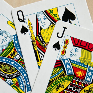 쓰리 카드 포커의 규칙과 전략